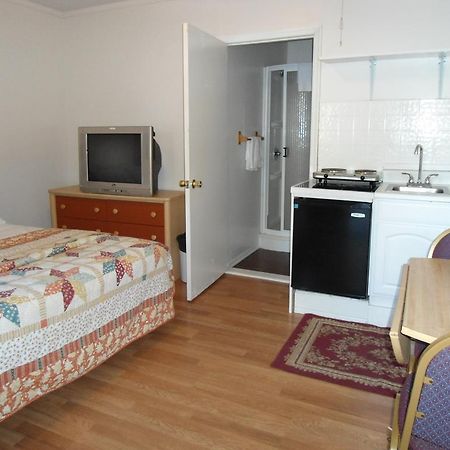Flower Field Inn And Cottages Страудсбърг Екстериор снимка