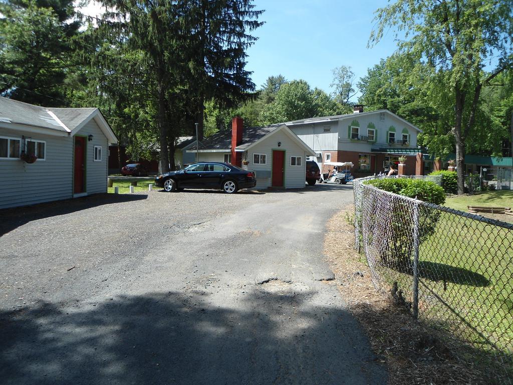 Flower Field Inn And Cottages Страудсбърг Екстериор снимка