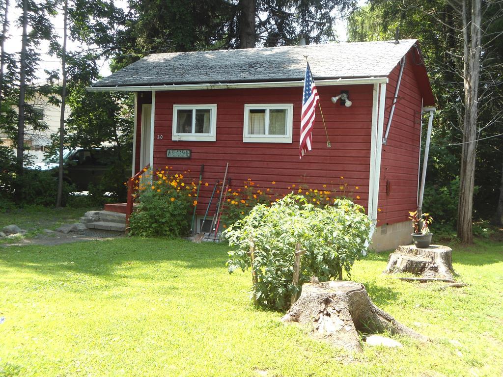 Flower Field Inn And Cottages Страудсбърг Екстериор снимка
