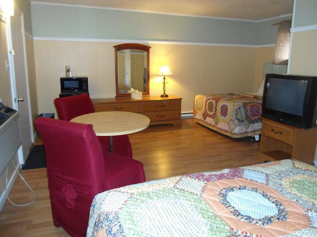 Flower Field Inn And Cottages Страудсбърг Екстериор снимка