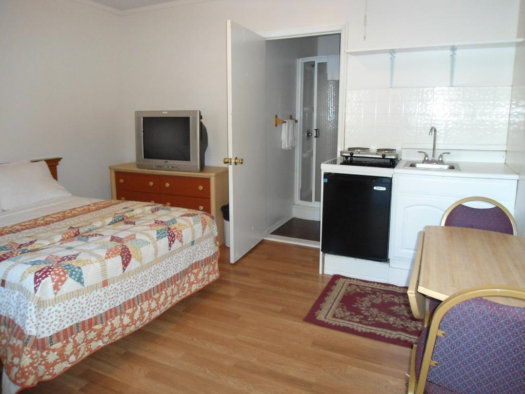 Flower Field Inn And Cottages Страудсбърг Екстериор снимка