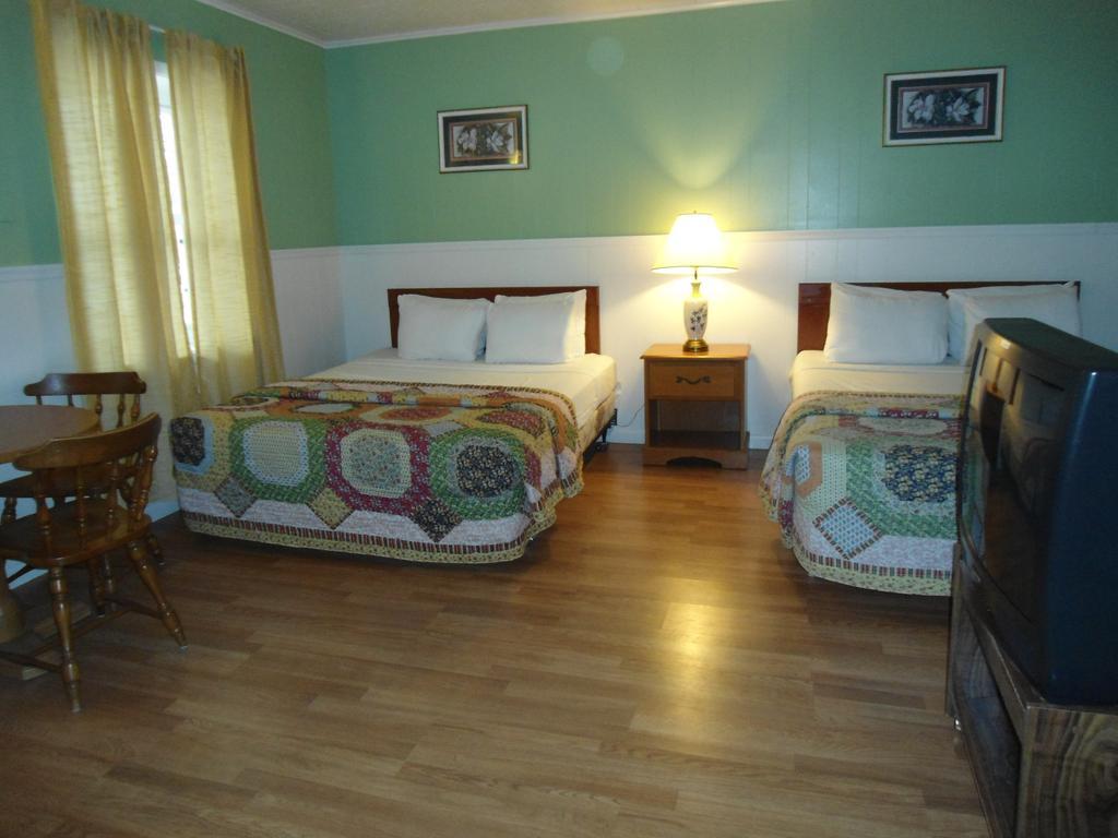 Flower Field Inn And Cottages Страудсбърг Стая снимка