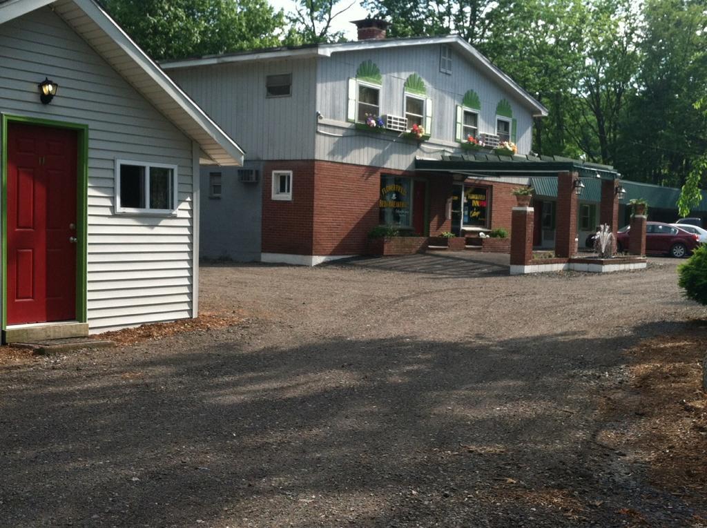 Flower Field Inn And Cottages Страудсбърг Екстериор снимка