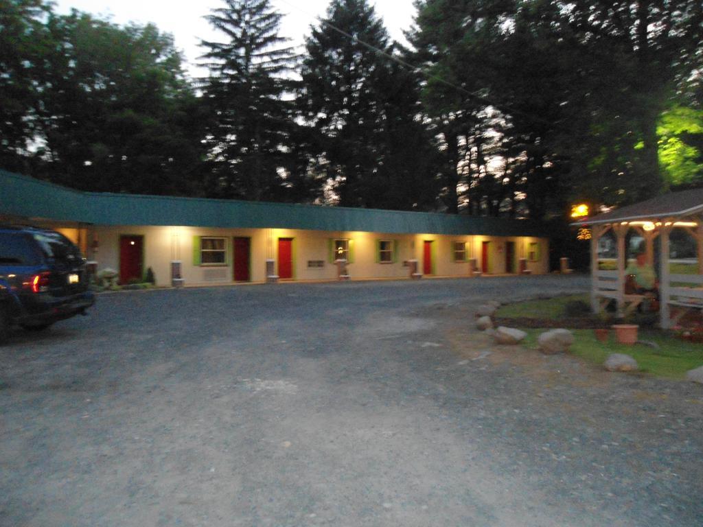 Flower Field Inn And Cottages Страудсбърг Екстериор снимка