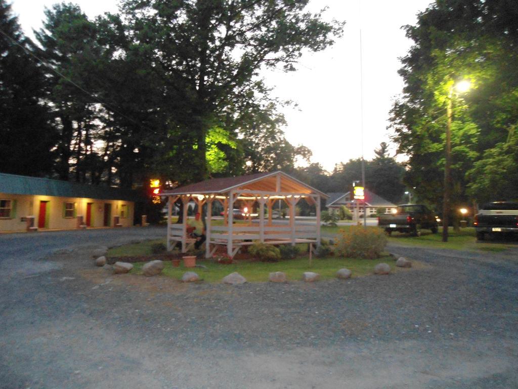 Flower Field Inn And Cottages Страудсбърг Екстериор снимка